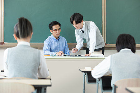 報考中央民族大學在職研究生可以免試入學嗎？